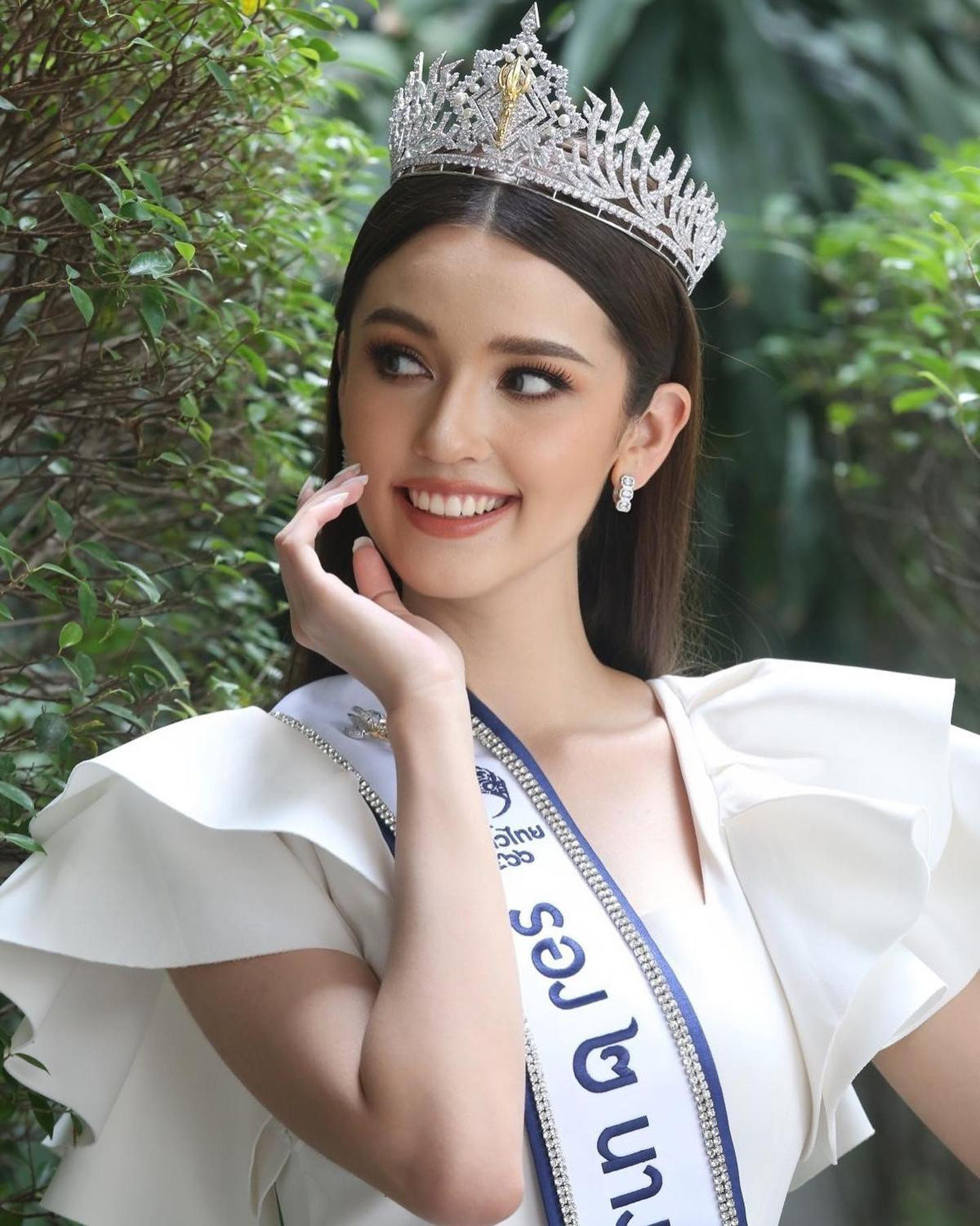 Á hậu 2 Miss Thailand 2023 khoe ảnh ngày đầu đương nhiệm: Thi Miss International ngay thôi chị ơi! Ảnh 2