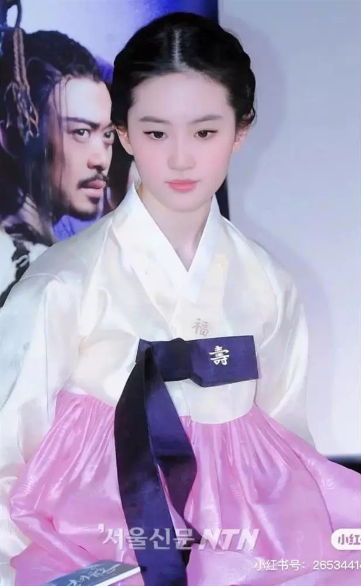 Hình ảnh Lưu Diệc Phi mặc hanbok từ 10 năm trước bỗng 'hot' trở lại: Đúng là quốc bảo nhan sắc Ảnh 1