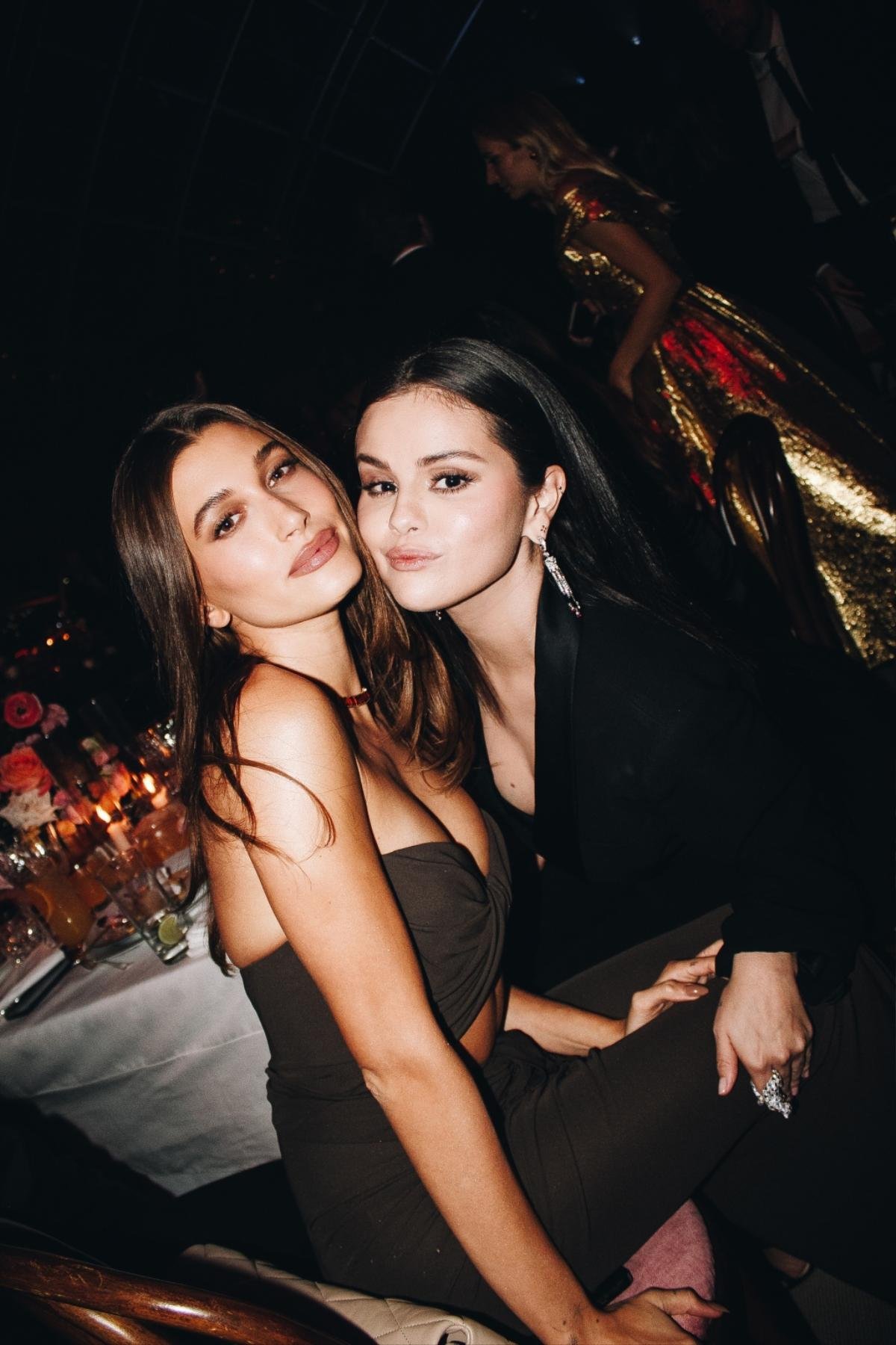 Hailey Bieber lên tiếng cảm ơn Selena Gomez sau khi bị 'tấn công' trên mạng xã hội Ảnh 1