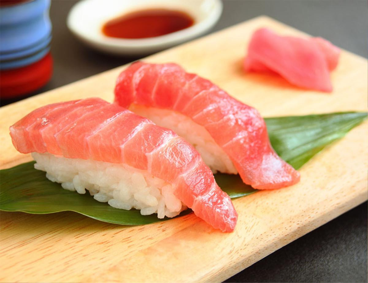 Nàng Hậu Lương Thùy Linh và Đỗ Thị Hà cùng trổ tài làm món Nhật, tự làm sushi cá ngừ liệu có khó? Ảnh 5