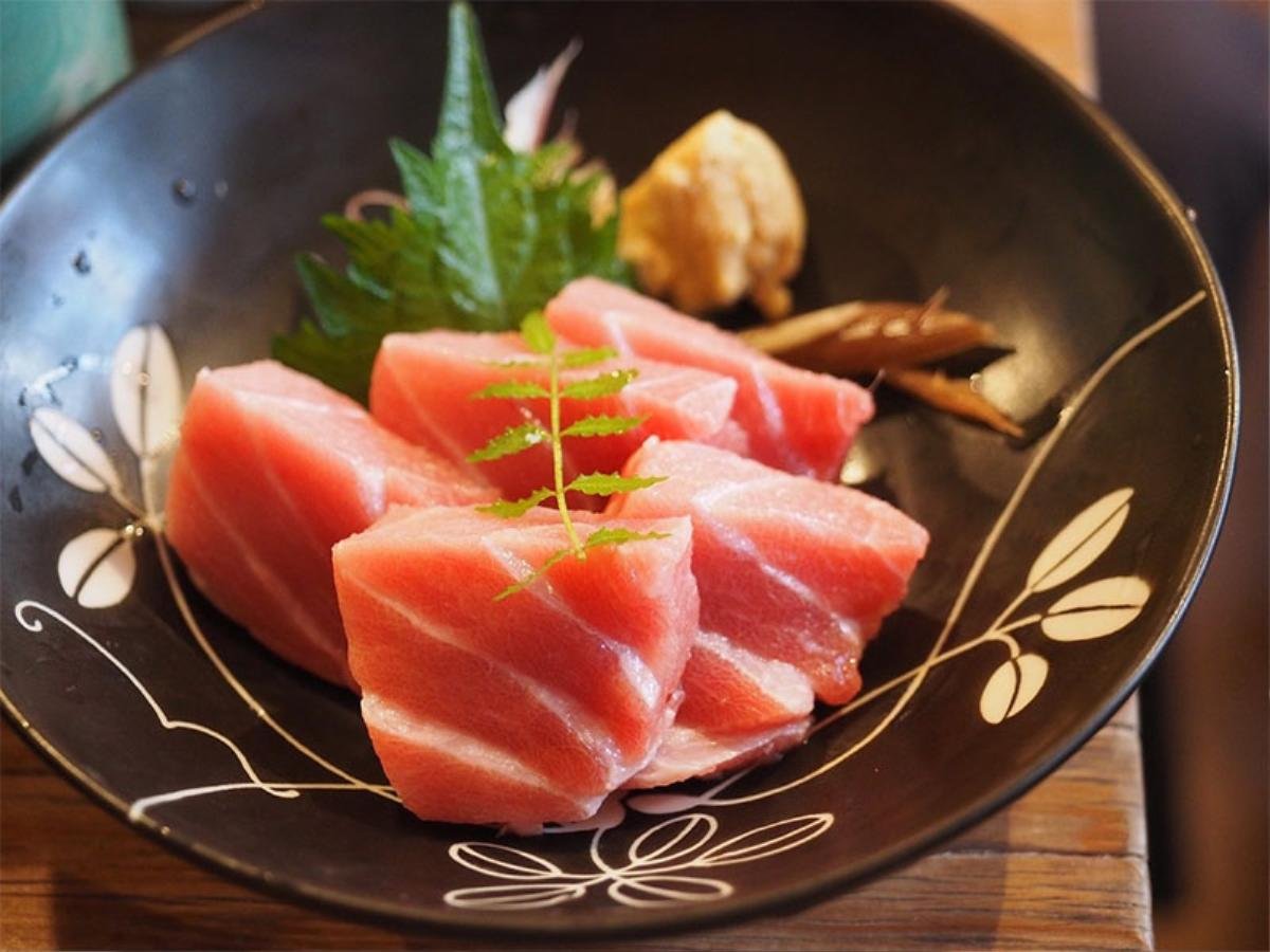 Nàng Hậu Lương Thùy Linh và Đỗ Thị Hà cùng trổ tài làm món Nhật, tự làm sushi cá ngừ liệu có khó? Ảnh 6