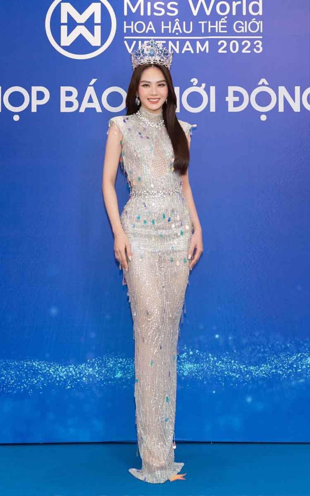 Thời trang thảm đỏ của Top 3 Miss World Vietnam 2022: Phương Nhi trung thành với style 'kẹo ngọt' Ảnh 1