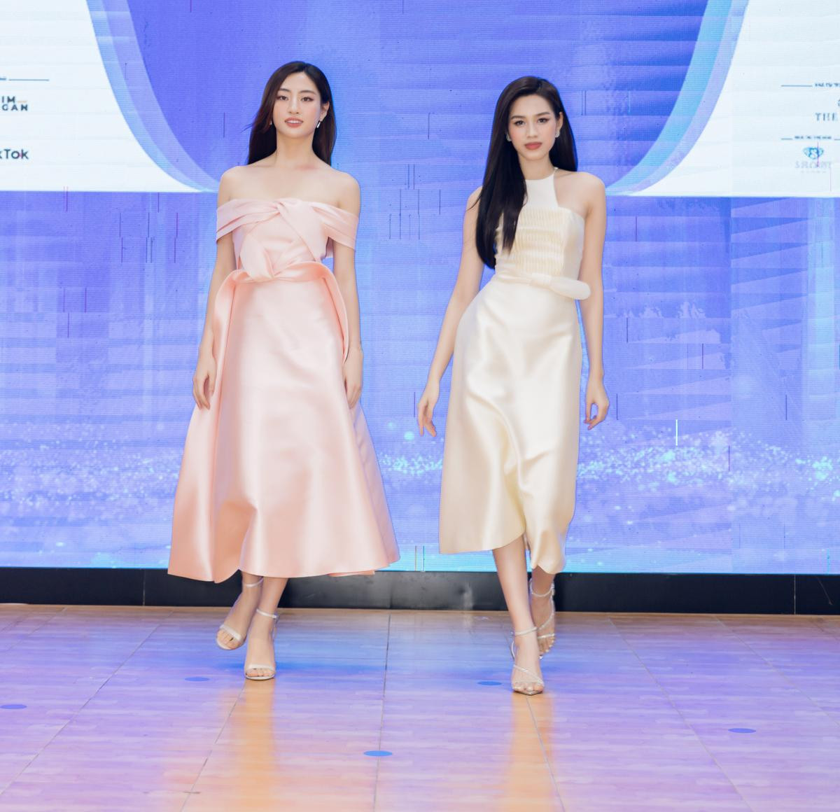 Lương Thuỳ Linh, Đỗ Hà so tài catwalk, netizen chỉ chăm chú vào hai đôi chân: Nhìn phát mê liền Ảnh 1