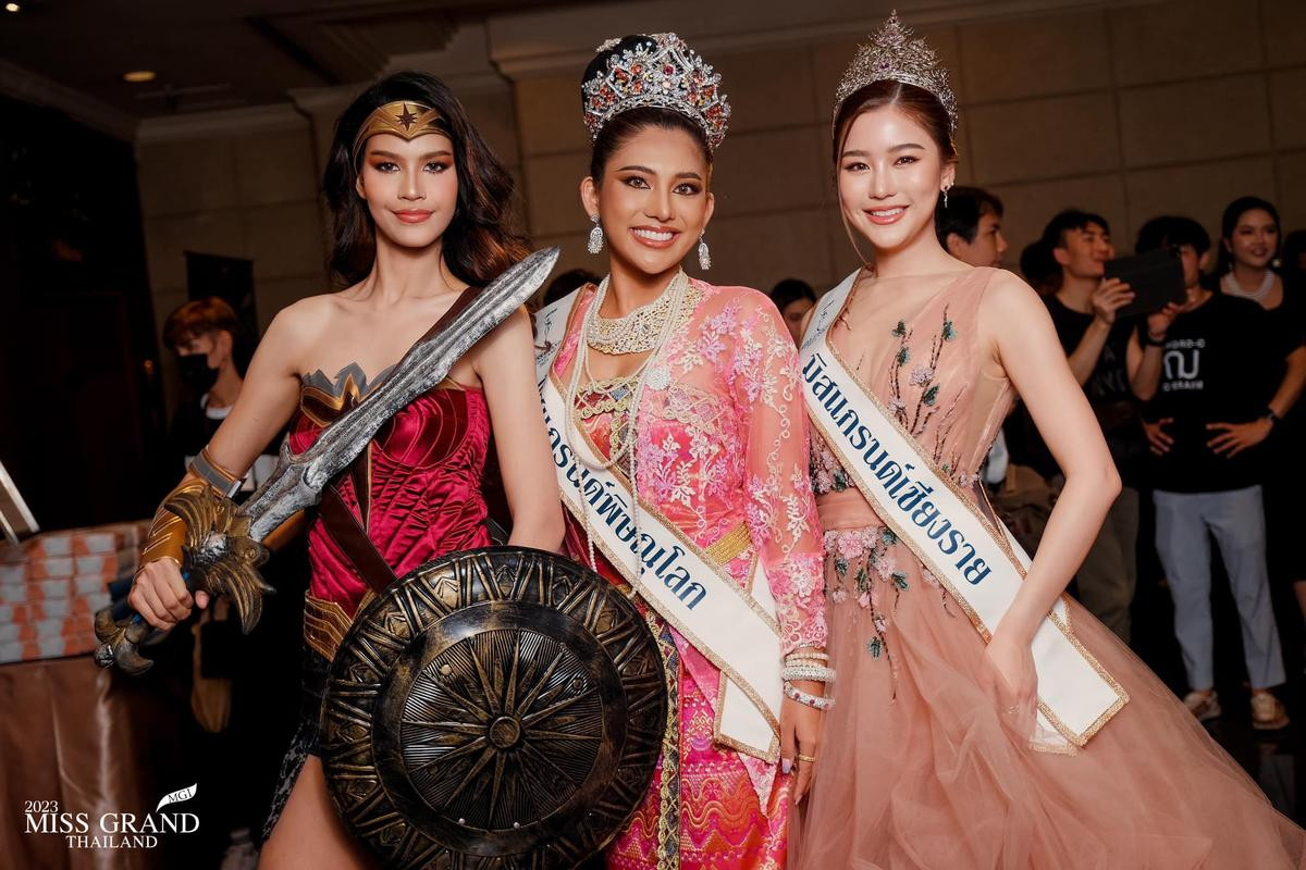 Màn chào sân 'độc lạ' của dàn thí sinh Miss Grand Thailand 2023: Cứ ngỡ lễ hội hóa trang Ảnh 2