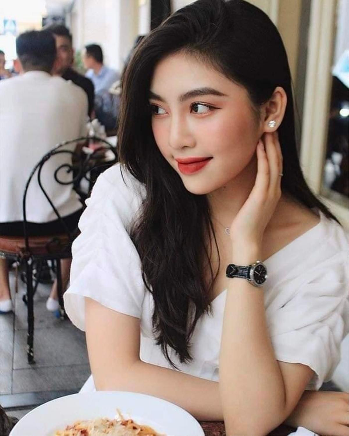 Cuộc sống xa hoa của hotgirl Linh Trương: Luôn 'dát' hàng hiệu, check-in nơi sang chảnh Ảnh 8