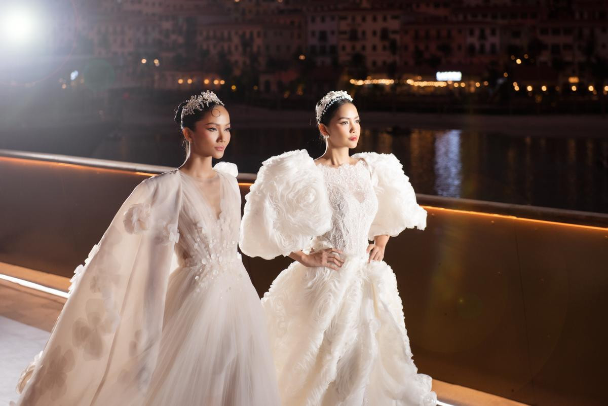 Ngọc Châu catwalk đôi với H'Hen Niê: Ai mới là người thắng thế? Ảnh 2