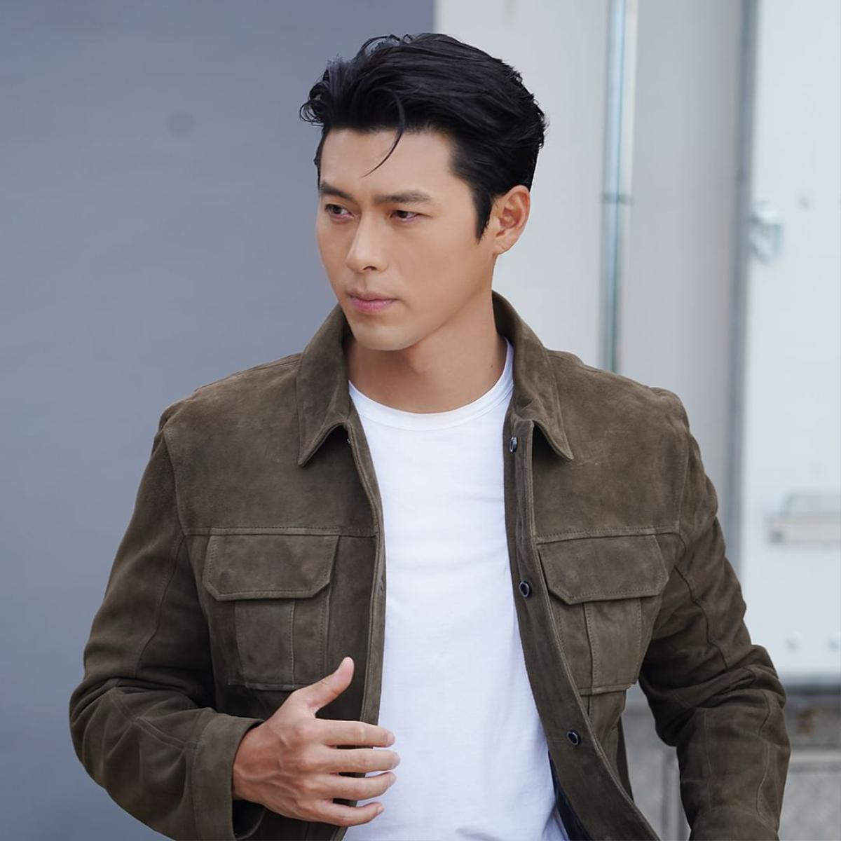 Diện mạo 'không tỳ vết' của Hyun Bin ở tuổi 41 khi bị quay lén bởi cam thường Ảnh 4