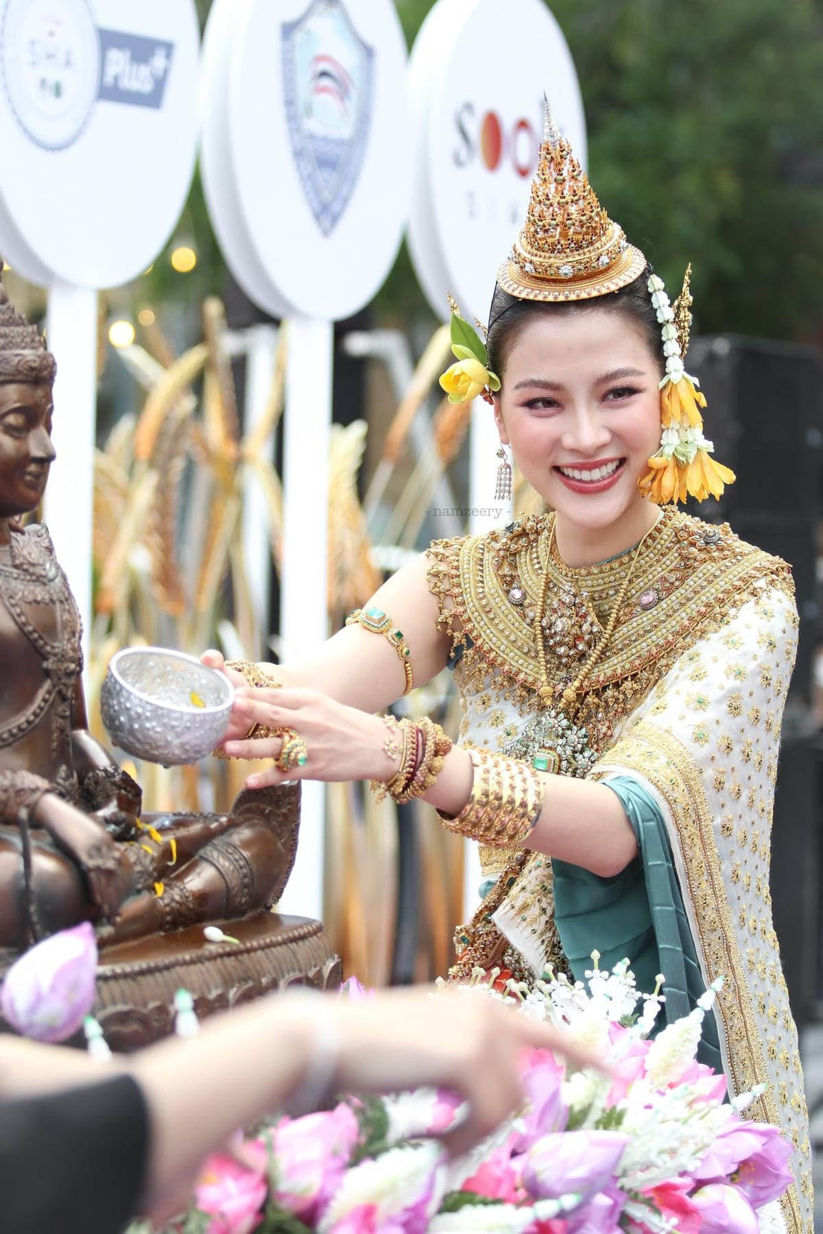 'Nữ thần té nước' gọi tên Baifern Pimchanok: Năm nào cũng bùng nổ visual vì đẹp điên đảo! Ảnh 8