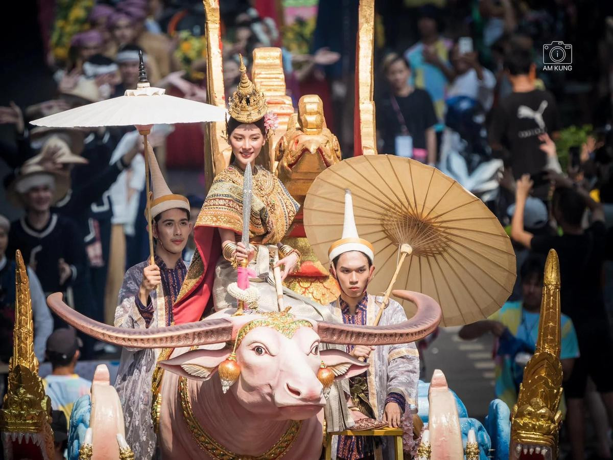 'Nữ thần té nước' gọi tên Baifern Pimchanok: Năm nào cũng bùng nổ visual vì đẹp điên đảo! Ảnh 4