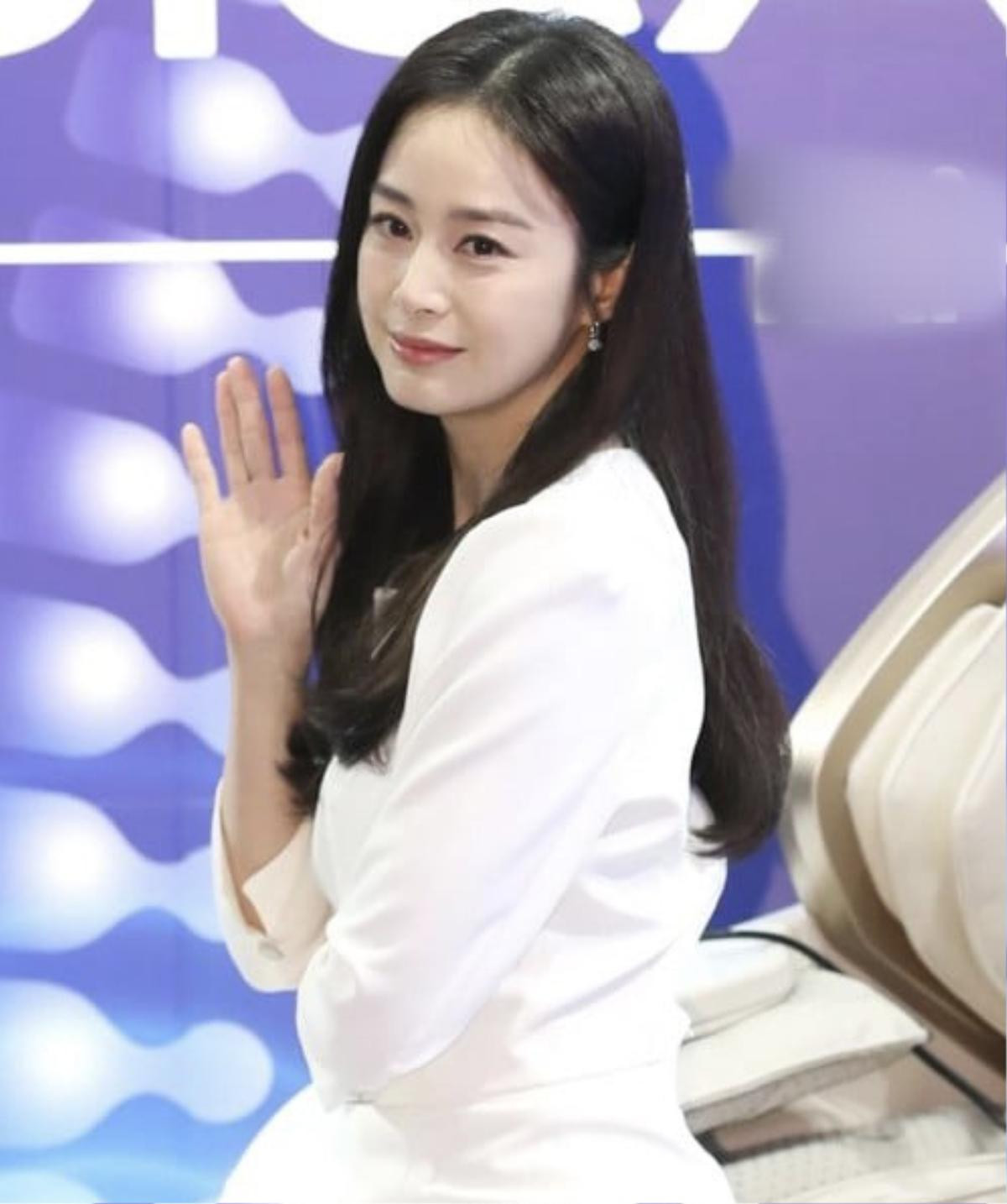 Kim Tae Hee hiếm hoi xuất hiện sau ồn ào trốn thuế, thần thái ra sao? Ảnh 2