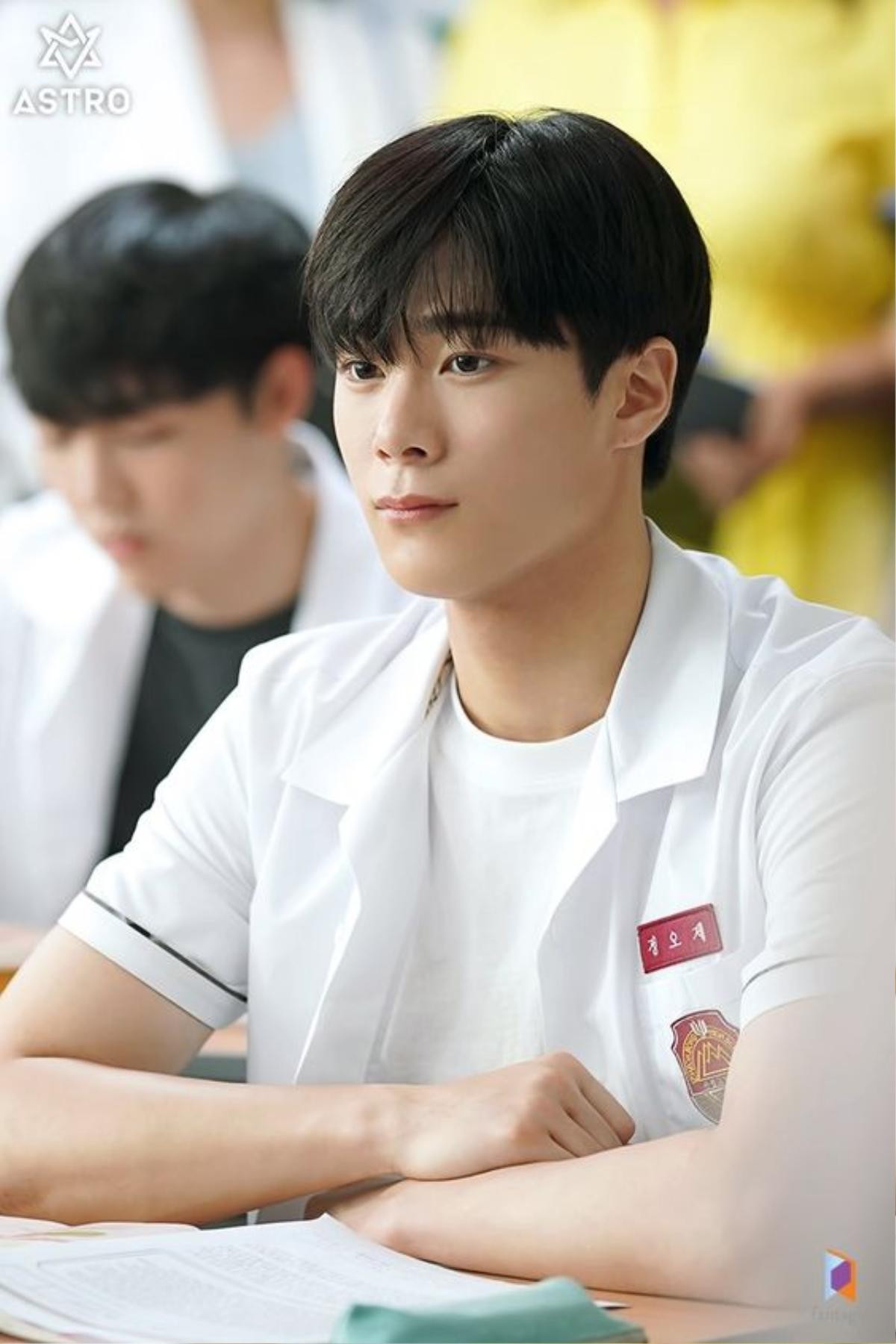 Visual tỏa sáng của Moonbin (ASTRO) ở phim học đường, vai phụ nhưng đẹp chẳng kém nam chính Ảnh 3