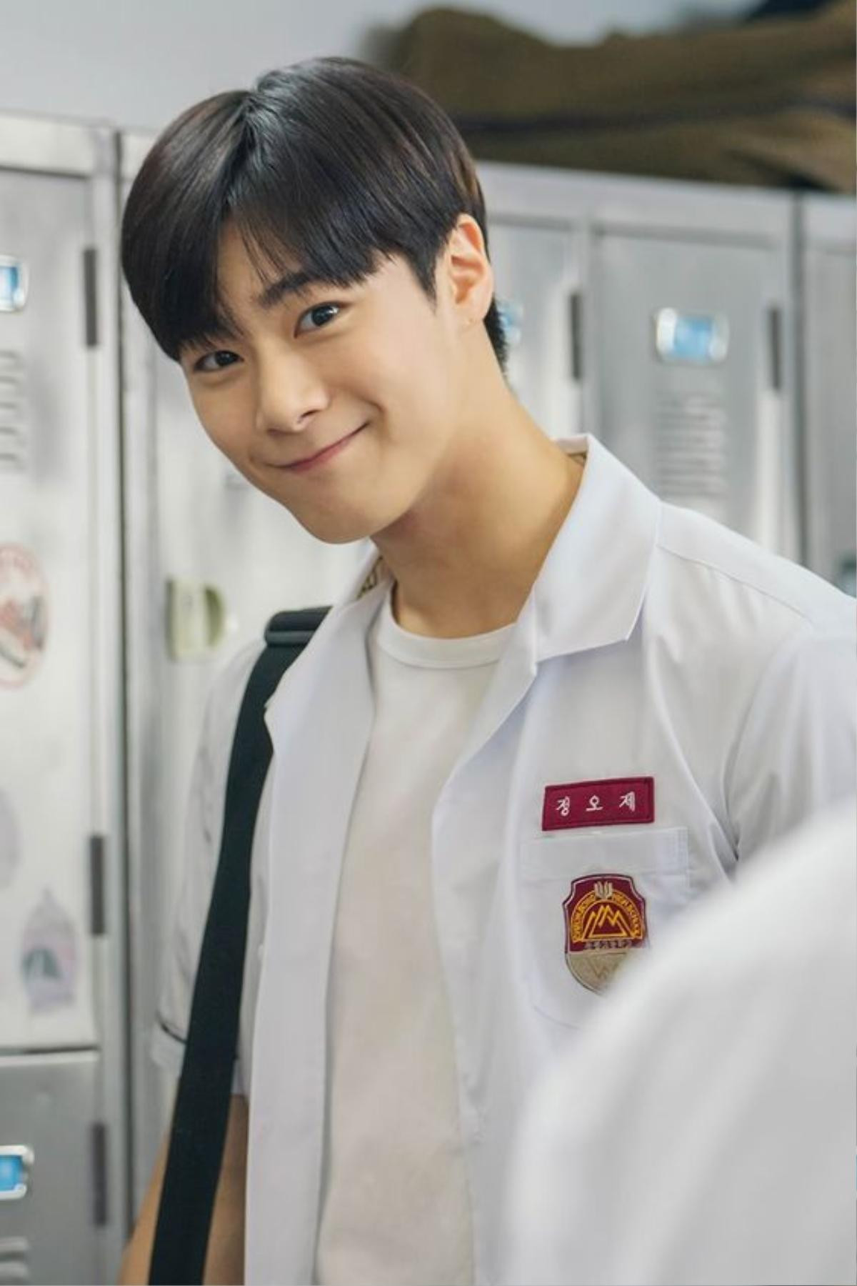 Visual tỏa sáng của Moonbin (ASTRO) ở phim học đường, vai phụ nhưng đẹp chẳng kém nam chính Ảnh 8