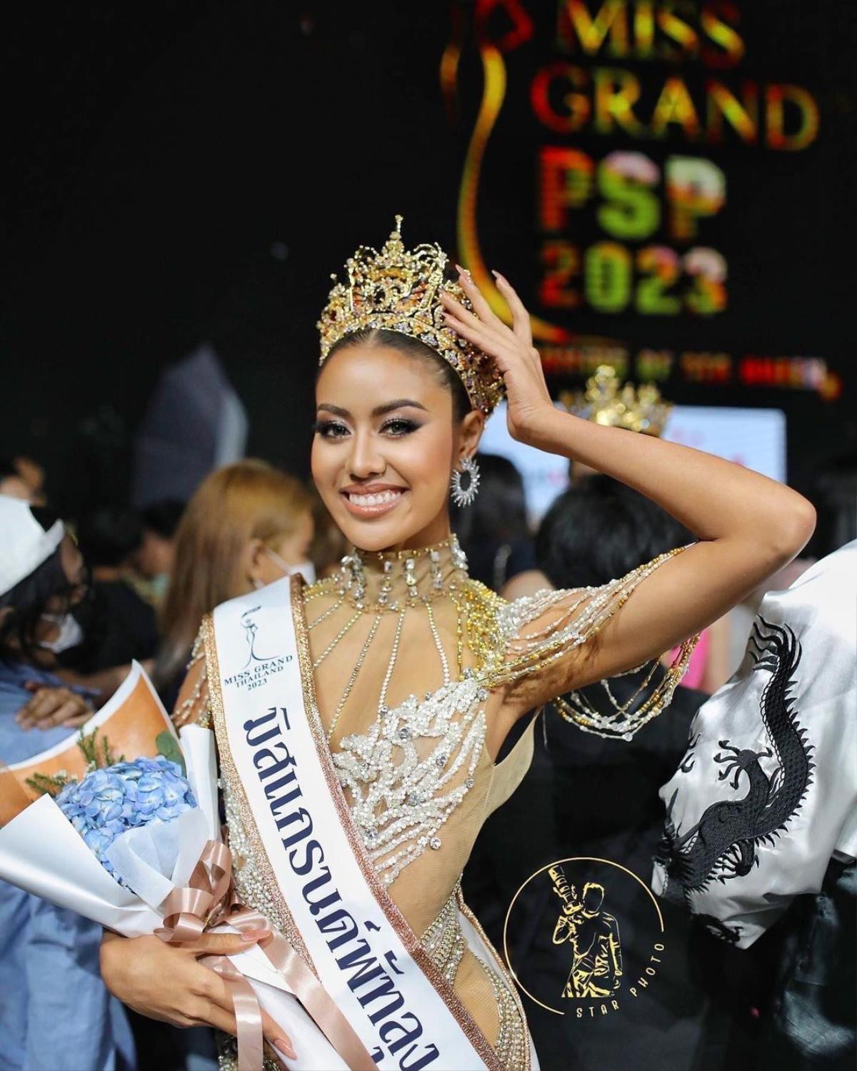 Khó hiểu thí sinh Miss Grand Thailand hóa 'cún vàng' để phỏng vấn kín với Engfa Waraha Ảnh 6