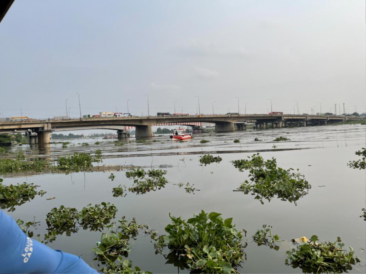 Nhảy xuống sông Sài Gòn tắm cho mát, người đàn ông trả giá bằng cả mạng sống Ảnh 1