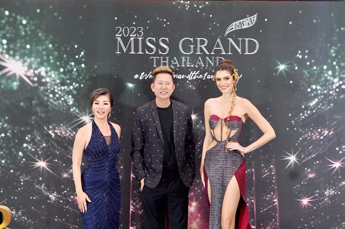 Lộ dấu hiệu cho thấy Miss Grand International 2022 'không thích' ông Nawat Ảnh 2