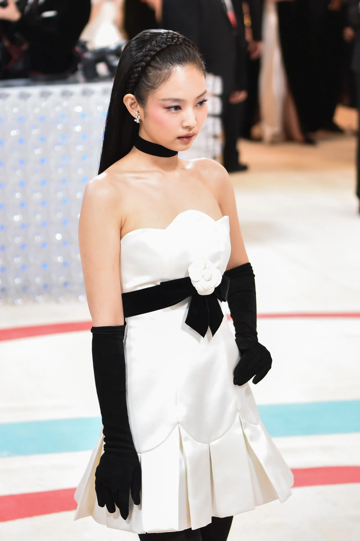 Diện mạo của Jennie (BLACKPINK) đẳng cấp đến cỡ nào trong lần đầu tham dự Met Gala? Ảnh 2