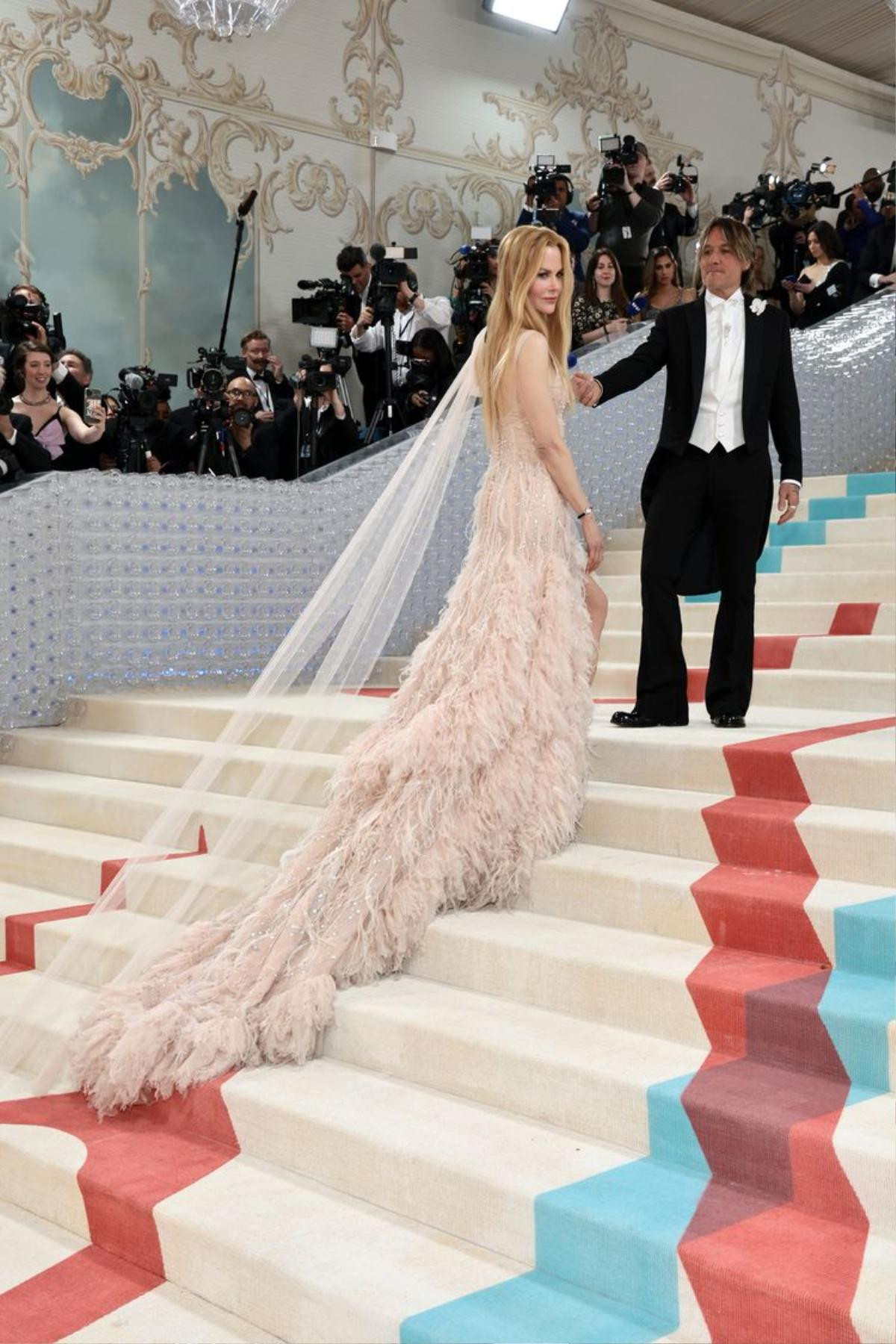 Những cặp đôi tỏa sáng nhất tại Met Gala 2023: Nicole Kidman và Keith Urban nổi bật, Rita Ora thì sao? Ảnh 2