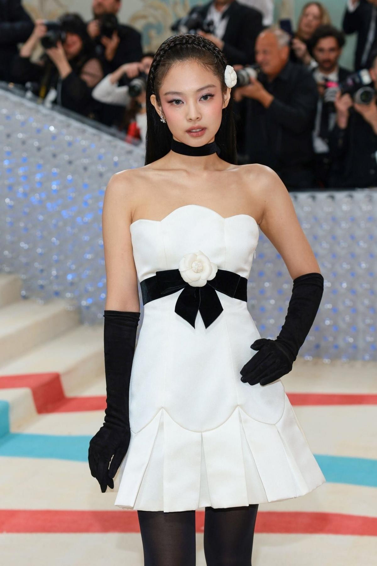 Lần đầu tham dự Met Gala, Jennie (BLACKPINK) thắng 'áp đảo' ở chi tiết này Ảnh 5