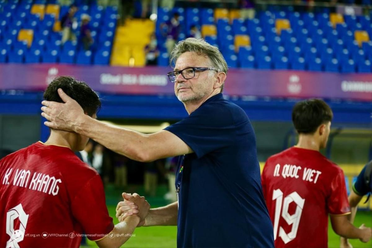 HLV Troussier: Mục tiêu là thắng mọi trận đấu ở SEA Games 32 Ảnh 1