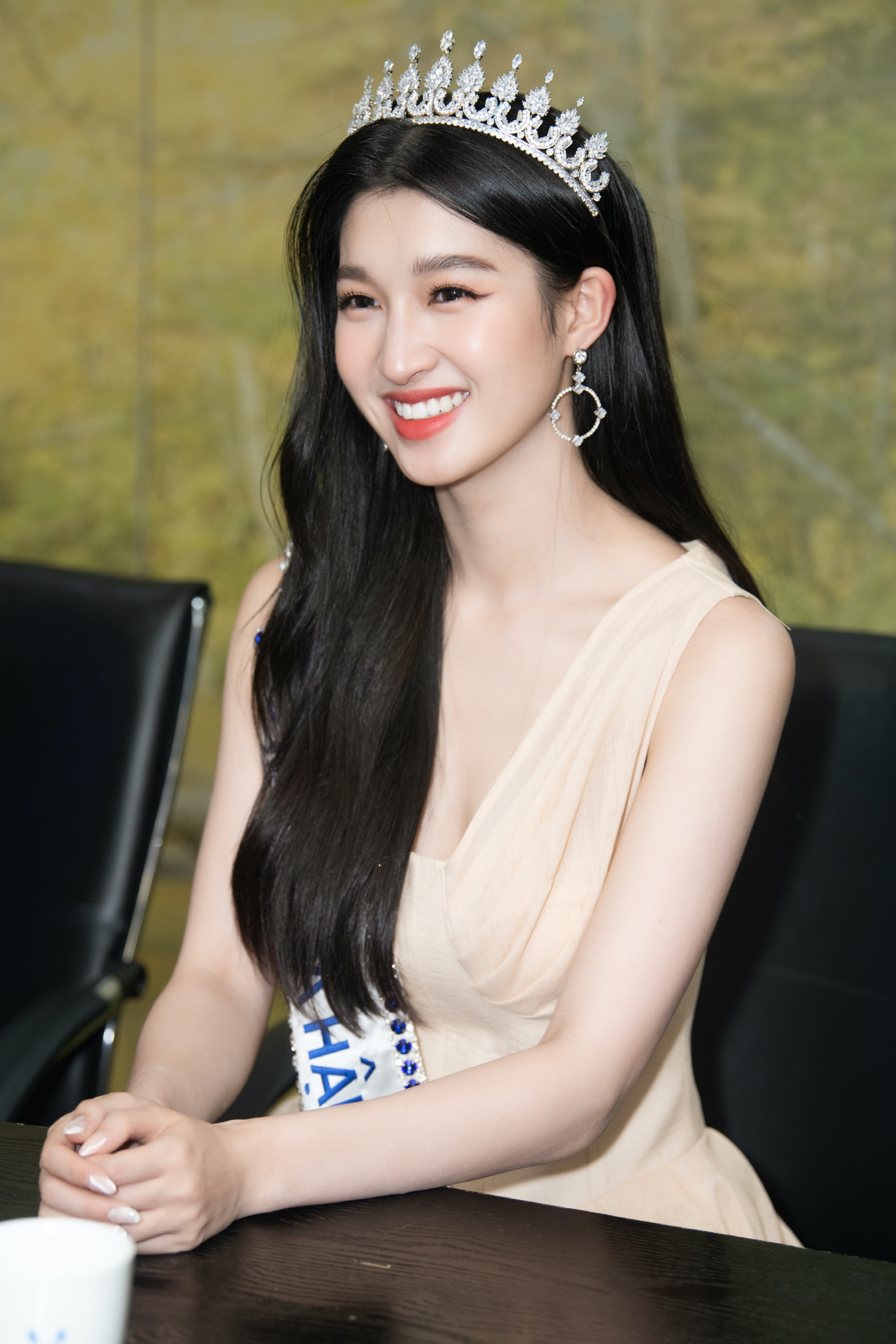 Á hậu Phương Nhi chia sẻ về thất bại của Nam Em: 'Có lẽ chị ấy phù hợp với đấu trường nhan sắc khác' Ảnh 1