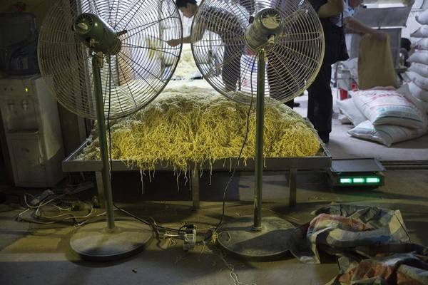 Cẩn thận khi mua phải mì bẩn của Trung Quốc Ảnh 2