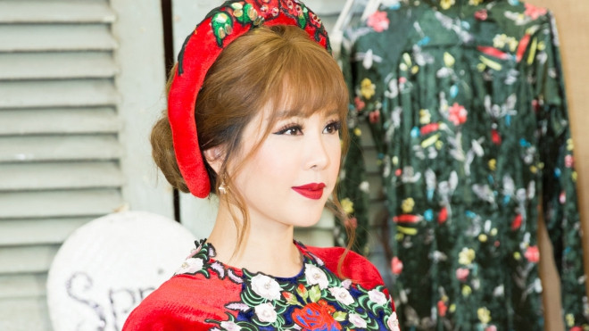 Hoa hậu Thu Hoài đẹp mặn mà, duyên dáng trong tà áo dài Ảnh 2