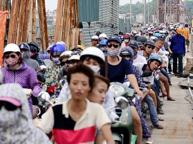 Chôn chân trên cây cầu đang đại tu quy mô lớn Ảnh 2