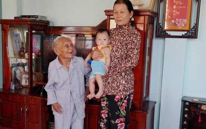 Cụ ông 100 tuổi, cao 1,1 m Ảnh 2