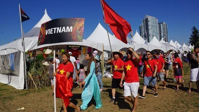 Cờ đỏ sao vàng tung bay trong lễ hội trên đất Canada Ảnh 2