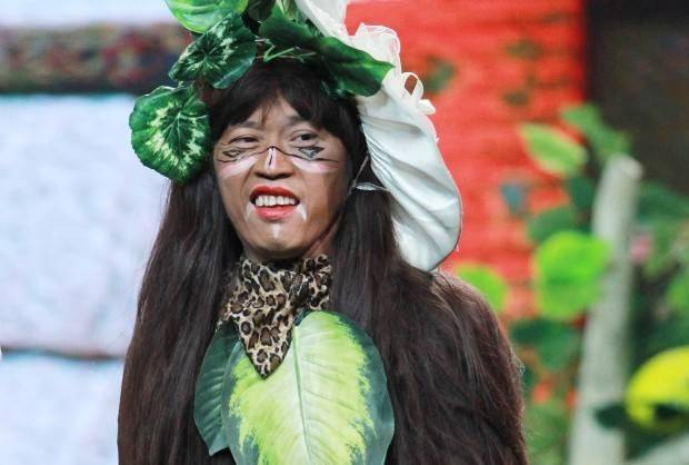 Hoài Linh hóa người rừng bắt nạt gia đình Hội quán tiếu lâm Ảnh 2