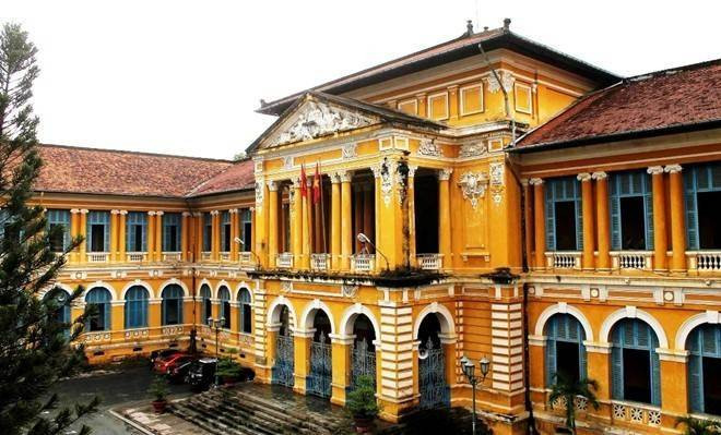 Tòa nhà cần 320 tỷ trùng tu đang xuống cấp thế nào? Ảnh 2