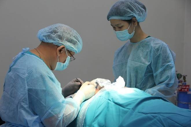 Khắc phục nếp nhăn quanh mắt bằng phẫu thuật căng cơ Ảnh 2