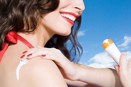 8 sai lầm phổ biến khi sử dụng kem chống nắng Ảnh 2