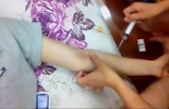 Hiểm họa từ dịch vụ tiêm thuốc trắng da Ảnh 2