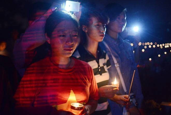 Cựu binh, thanh niên xúc động trước mộ anh hùng liệt sĩ Ảnh 2