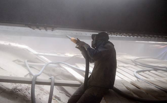 Cạo gỉ sắt cầu Long Biên bằng phun cát áp lực Ảnh 2