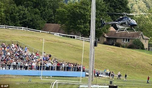 Nam sinh 14 tuổi dùng súng bắt cả lớp làm con tin tại trường trung học Mỹ Ảnh 2