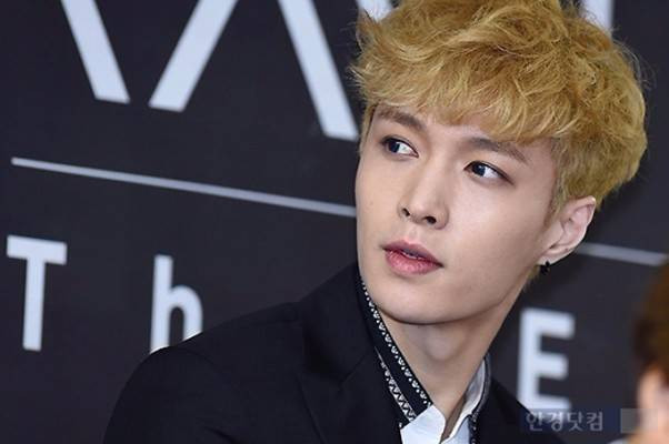 Fan khen nức nở khi Lay (EXO) trả lời về 3 thành viên Trung Quốc Ảnh 2