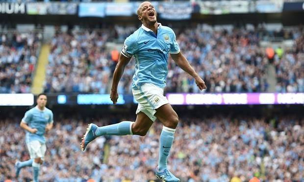 Kompany không chỉ là thủ lĩnh trên sân cỏ mà còn là người anh cả sốc dậy tinh thần đồng đội Man xanh