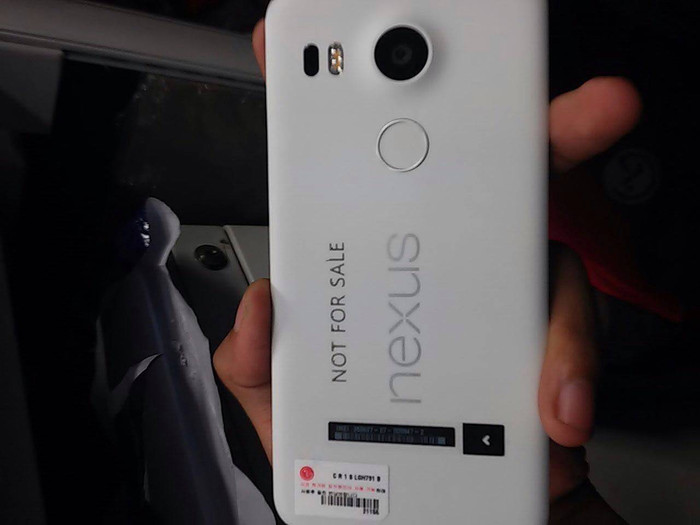 Lộ ảnh thực tế mặt lưng của Nexus 5, làm bởi LG. Ảnh 2