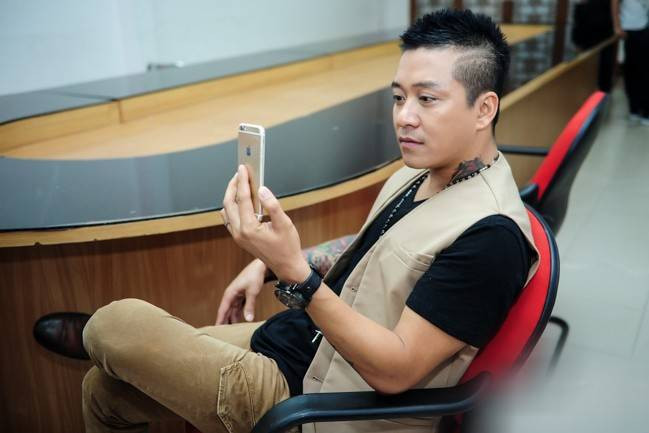 Tuấn Hưng 'Facetime' với con trai lấy tinh thần trước giờ lên sóng Ảnh 2