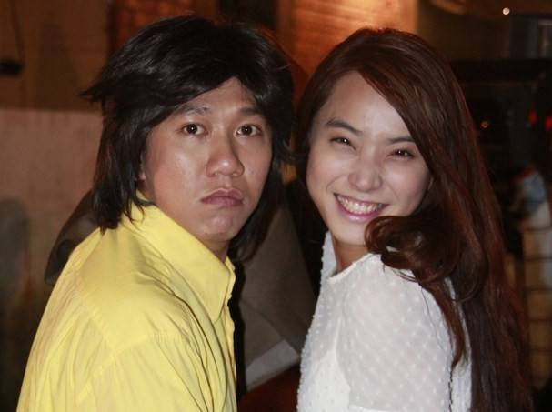 Hải Băng vừa hôn, vừa cười với Anh Đức Ảnh 2