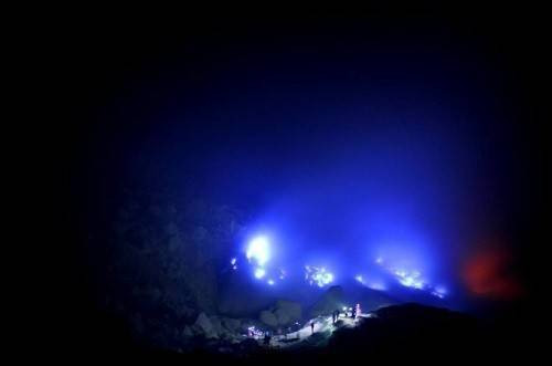 Cảnh tượng 'thiên đàng địa ngục' núi lửa Ijen - Indonesia Ảnh 2