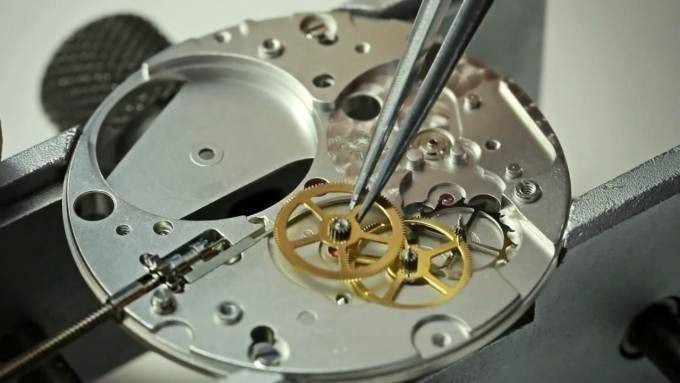 'Đột nhập' xưởng sản xuất đồng hồ hạng sang tại Đức Ảnh 2