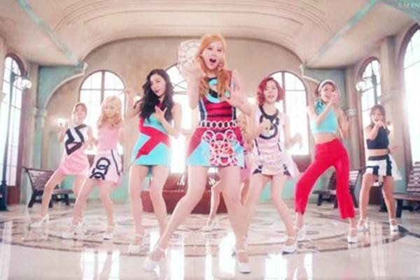 Bóc giá đồ hiệu của SNSD trong MV Lion Heart Ảnh 2