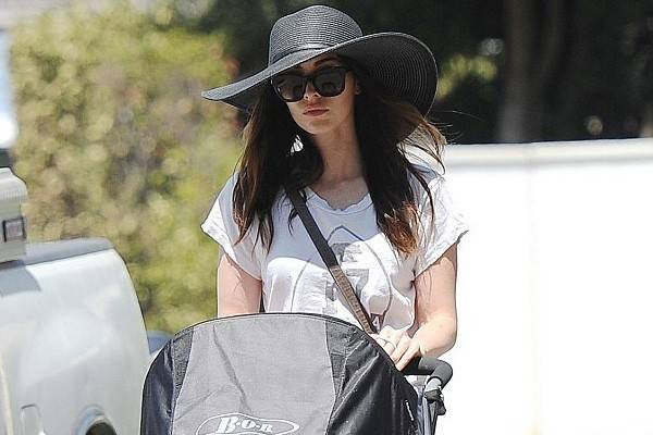 Megan Fox lần đầu lộ diện sau khi bỏ chồng Ảnh 2