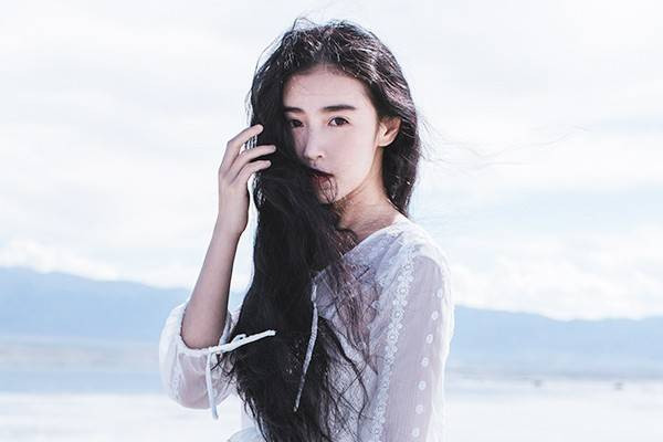 ‘Công chúa mạng Trung Quốc’ tinh khiết trước biển Ảnh 2