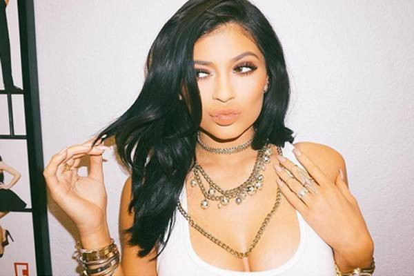 Cuộc sống giàu có của em út Kim 'siêu vòng 3' Ảnh 2