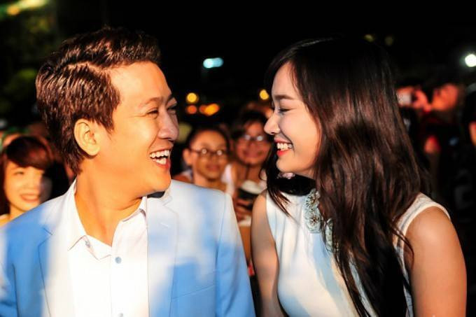 Trường Giang - Nhã Phương tay trong tay giữa nghi án phim giả tình thật Ảnh 2