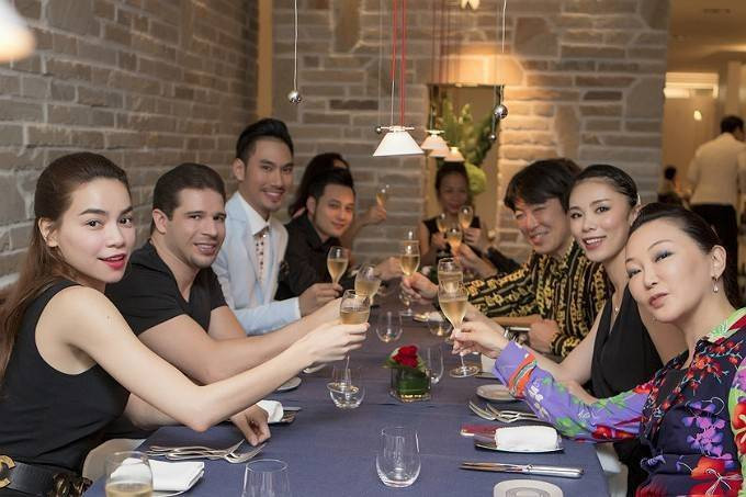 Hồ Ngọc Hà ăn tối cùng Hoa hậu Hoàn vũ Riyo Mori tại Nhật Ảnh 2